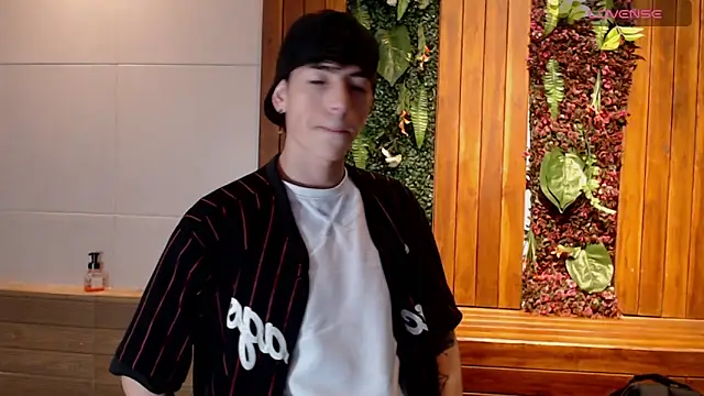 Snapshot of MattiDeLuca chatting on 02/17/25, 12:05 MattiDeLuca online show from 02/17/25, 12:05