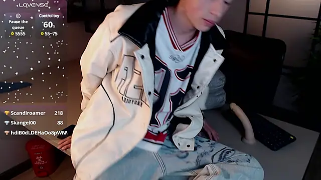 Snapshot of MattiDeLuca chatting on 02/27/25, 02:54 MattiDeLuca online show from 02/27/25, 02:54