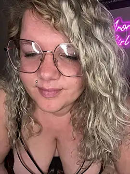 CurvyAnonymousGirl89 online show from 02/17/25, 04:37