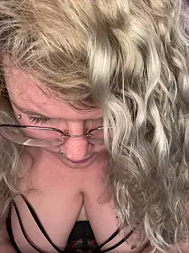 CurvyAnonymousGirl89 online show from 02/17/25, 07:42