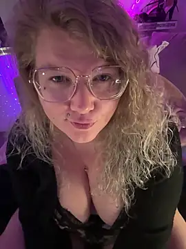 CurvyAnonymousGirl89 online show from 03/04/26, 08:15