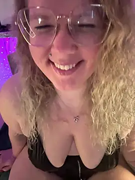 CurvyAnonymousGirl89 online show from 03/08/26, 09:24