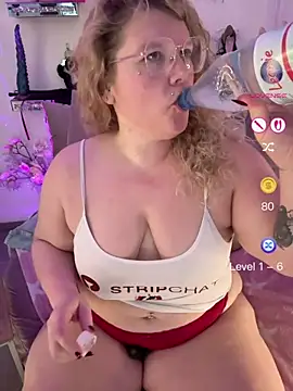 Snapshot of CurvyAnonymousGirl89 chatting on 05/31/26, 06:42 CurvyAnonymousGirl89 online show from 05/31/26, 06:42