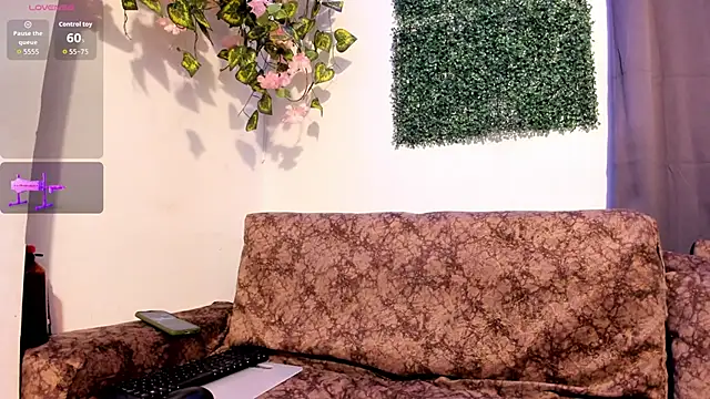 Snapshot of MeleekXXX_ chatting on 02/24/26, 09:24 MeleekXXX online show from 02/24/26, 09:24