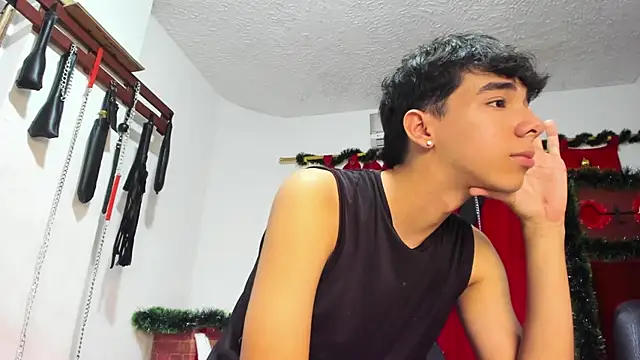 Snapshot of Harry_LatinBoy chatting on 12/06/24, 08:29 Harry LatinBoy online show from 12/06/24, 08:29