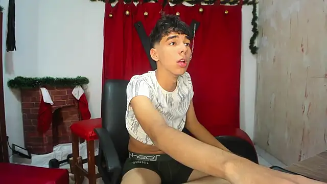 Snapshot of Harry_LatinBoy chatting on 12/10/24, 10:37 Harry LatinBoy online show from 12/10/24, 10:37