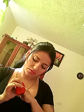 Snapshot of Naomy_veracruz_ chatting on 11/12/25, 12:16 Naomy veracruz online show from 11/12/25, 12:16