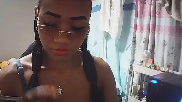 Fariana01 online show from 05/20/26, 11:22