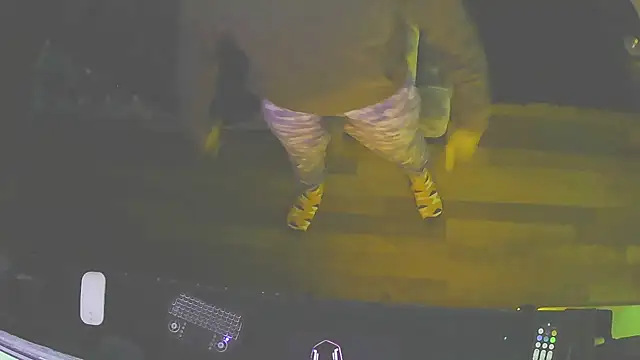 Snapshot of Bignc chatting on 10/26/25, 09:48 Bignc online show from 10/26/25, 09:48