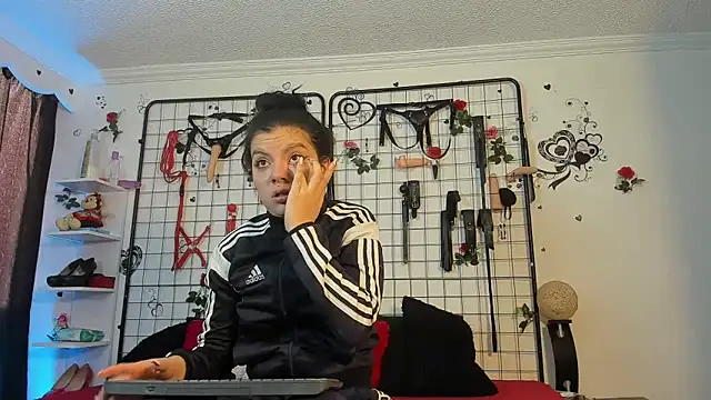 abby eemily online show from 12/17/25, 12:33