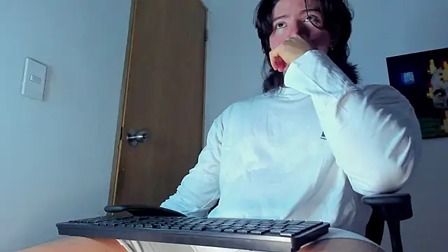 AngelBennet  online show from 10/22/25, 10:31