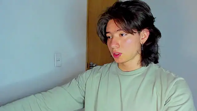 AngelBennet  online show from 11/14/25, 10:40