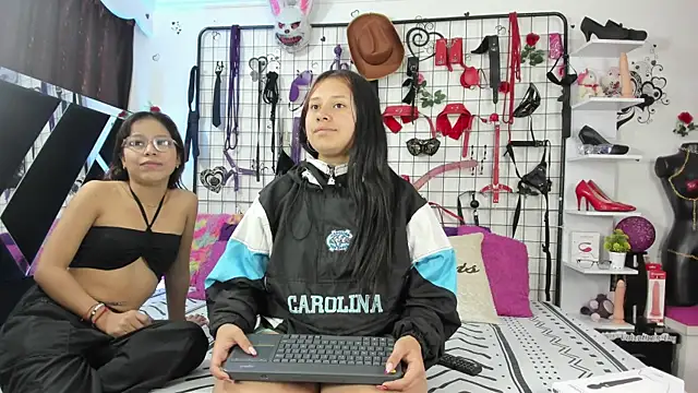 Snapshot of thedream_girls chatting on 06/01/26, 01:02 thedream girls online show from 06/01/26, 01:02