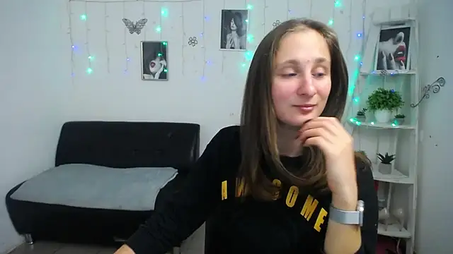 MichelLeee online show from 10/03/25, 11:29