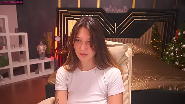 Snapshot of DreamyLinaa chatting on 12/09/24, 10:32 DreamyLinaa online show from 12/09/24, 10:32