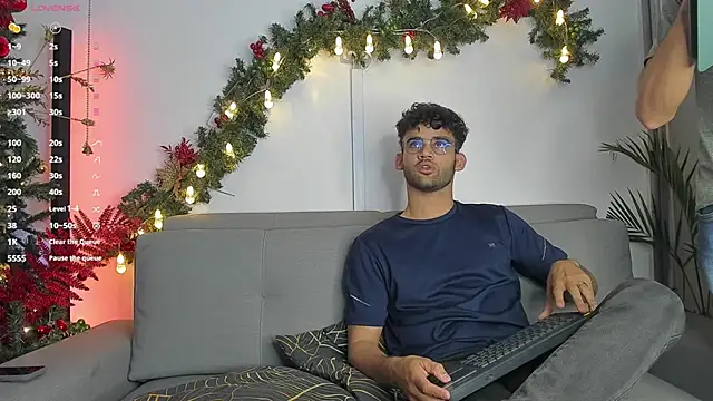 Snapshot of andrewChris_ chatting on 12/28/24, 03:58 andrewChris  online show from 12/28/24, 03:58