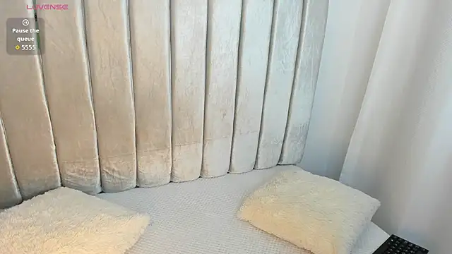 aurora johnson  online show from 02/06/26, 04:17