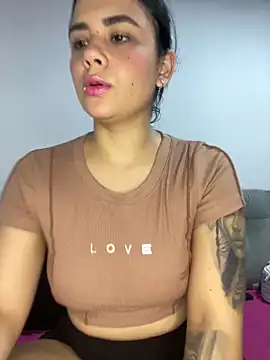 Snapshot of Leyna_Kenet chatting on 02/28/25, 10:28 Leyna Kenet online show from 02/28/25, 10:28