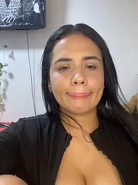 Snapshot of Leyna_Kenet chatting on 10/01/25, 03:23 Leyna Kenet online show from 10/01/25, 03:23