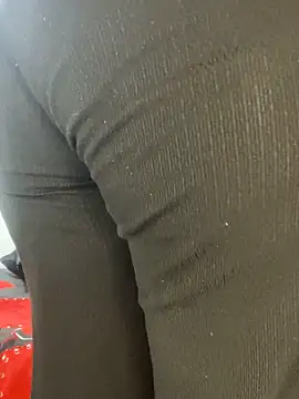 Snapshot of Leyna_Kenet chatting on 10/05/25, 04:11 Leyna Kenet online show from 10/05/25, 04:11