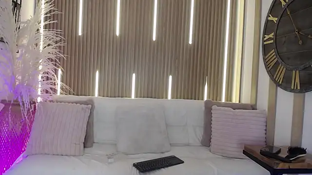 Aniie Doll online show from 11/19/25, 08:31