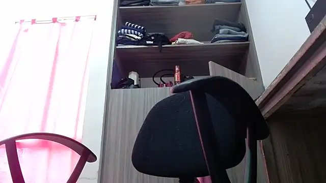 nicolle milf1978 online show from 04/26/26, 08:39