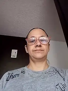 nicolle milf1978 online show from 04/27/26, 01:31