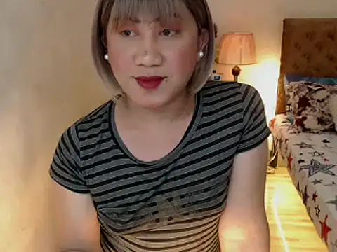 Snapshot of playtimesussy69 chatting on 01/04/25, 11:33 playtimesussy69 online show from 01/04/25, 11:33