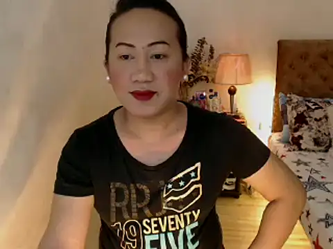 Snapshot of playtimesussy69 chatting on 01/12/25, 11:28 playtimesussy69 online show from 01/12/25, 11:28