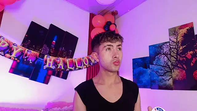 Noah Xitruxx online show from 10/13/25, 02:22