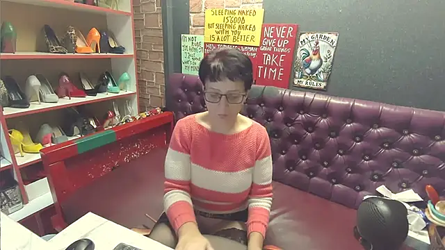 Snapshot of Lily4yourfun chatting on 12/27/24, 06:35 Lily4yourfun online show from 12/27/24, 06:35