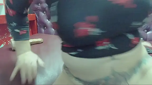 Snapshot of Lily4yourfun chatting on 01/28/25, 09:51 Lily4yourfun online show from 01/28/25, 09:51