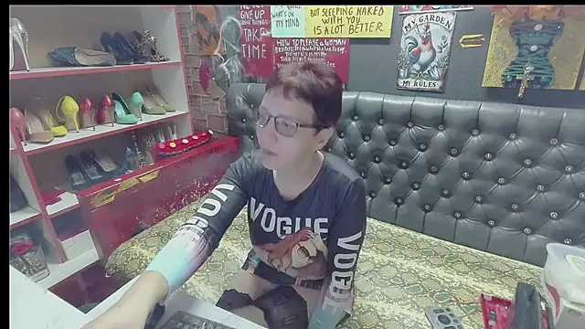 Snapshot of Lily4yourfun chatting on 12/20/25, 07:37 Lily4yourfun online show from 12/20/25, 07:37