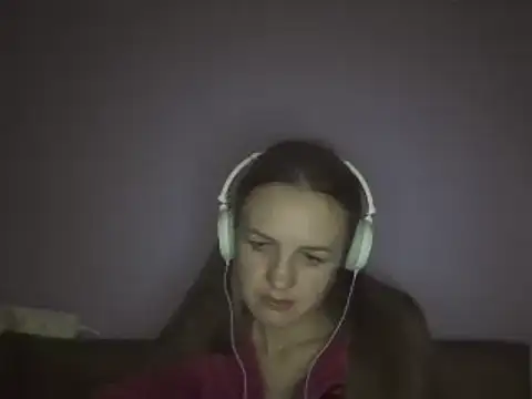 Snapshot of Milaniya261 chatting on 03/06/25, 12:54 Milaniya261 online show from 03/06/25, 12:54