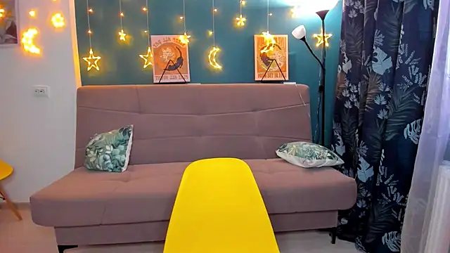 Snapshot of Xloe_Queen chatting on 01/14/25, 11:10 Xloe Queen online show from 01/14/25, 11:10