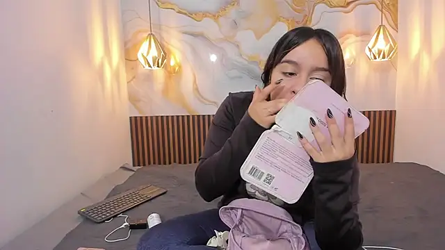 MelissaGilll online show from 11/30/25, 01:15