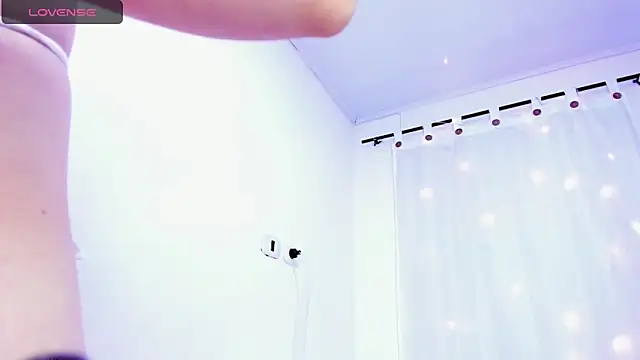 Snapshot of Aria_uwu chatting on 02/04/25, 06:04 Aria uwu online show from 02/04/25, 06:04