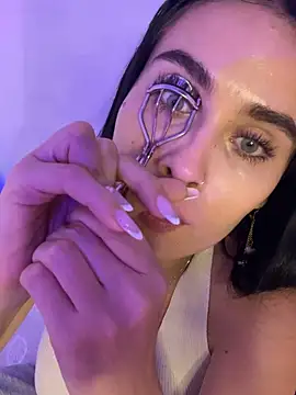 Snapshot of Aria_uwu chatting on 10/11/25, 10:47 Aria uwu online show from 10/11/25, 10:47