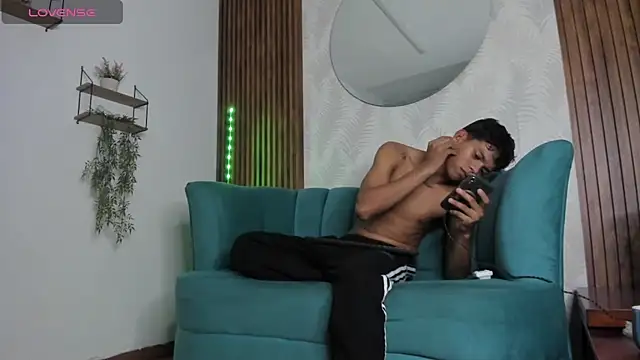 Snapshot of Jeffry_wolvess chatting on 01/27/25, 10:38 Jeffry wolvess online show from 01/27/25, 10:38