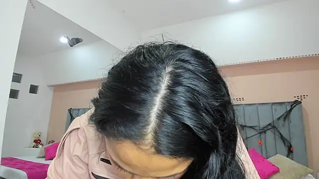 Giselle Roldan online show from 10/15/25, 04:01