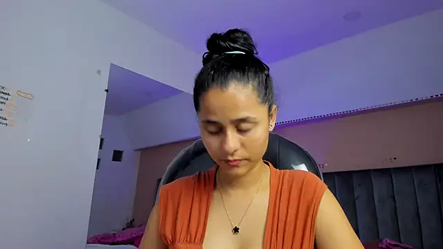 Giselle Roldan online show from 04/01/26, 01:41