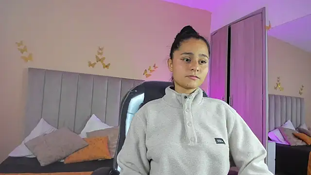 Giselle Roldan online show from 04/18/26, 04:38