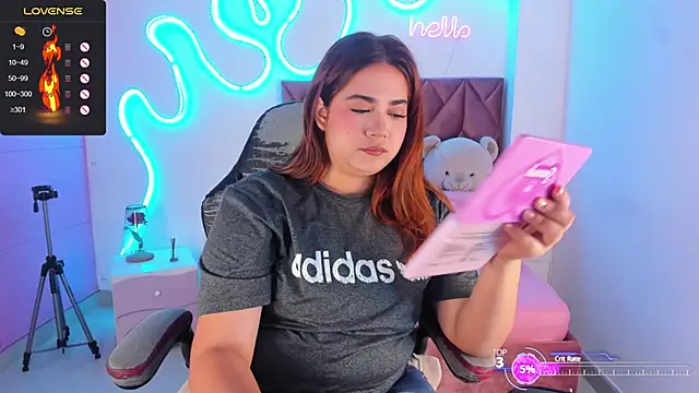 jisoo   online show from 12/04/25, 12:47