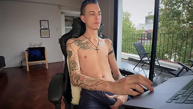 Den BlueXx online show from 04/21/26, 02:12