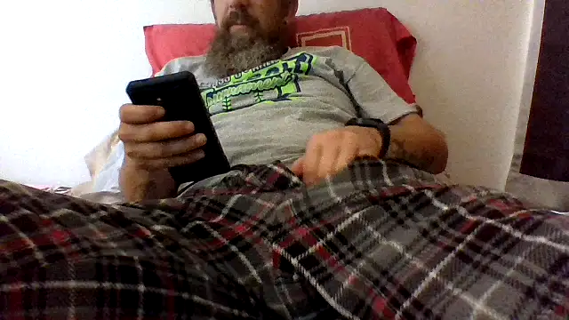 Snapshot of Huskers2020 chatting on 10/31/25, 03:02 Huskers2020 online show from 10/31/25, 03:02