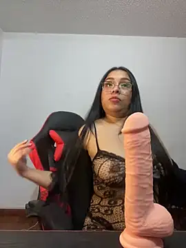 Snapshot of Alice_taylor1_ chatting on 02/05/25, 04:48 Alice taylor1 online show from 02/05/25, 04:48