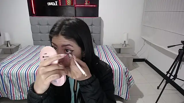 Snapshot of Angela_Diaz_ chatting on 12/11/24, 11:30 Angela Diaz online show from 12/11/24, 11:30