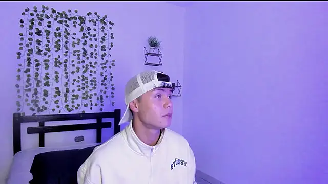 Snapshot of crushnier chatting on 12/08/24, 08:36 crushnier online show from 12/08/24, 08:36