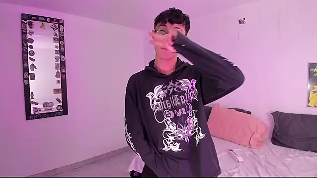 Snapshot of crushnier chatting on 12/15/24, 08:25 crushnier online show from 12/15/24, 08:25