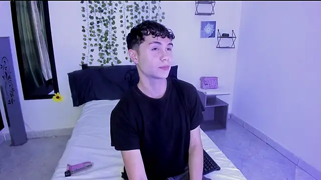 Snapshot of crushnier chatting on 01/21/25, 05:20 crushnier online show from 01/21/25, 05:20